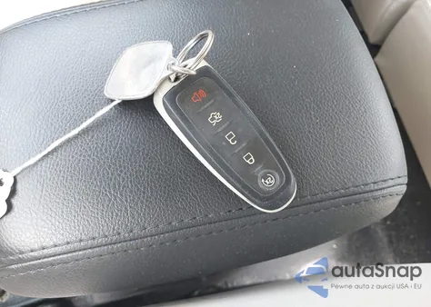 2018 Ford Focus Titanium z USA, uszkodzony, nr VIN 1FADP3J27JL279628